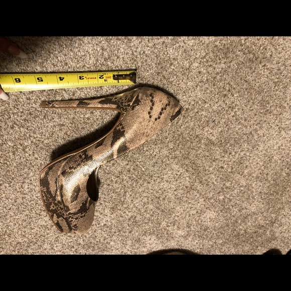 Charles David Platform Pumps Size 7 - Picture 6 of 7